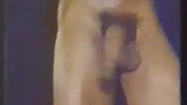 נסיעת עסקים מובילה להרפתקה אנאלית אירוטית עבור אלה הג'ינג'ית הפעילה מבחינה מינית
