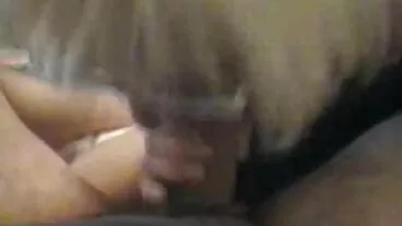 גמרת על רגליה המושלמות