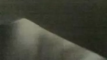 Camgirl מזיין בחור שחור עבור המעריצים שלה באינטרנט