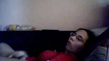 TUSHYRAW ג'ינג'ית קטנטונת מותחת את התחת שלה