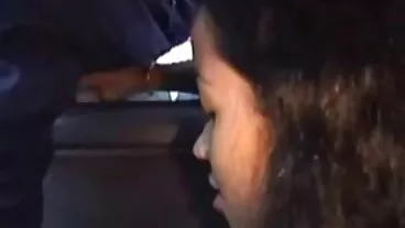אשלי אדם המתוקה מציגה את הכדים הנחמדים שלה