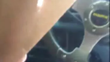 חמודה ברונטית הולכת מנטלית מלאה על זין שחור