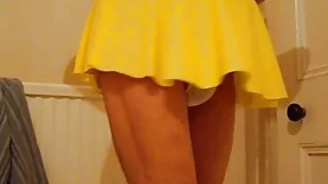 Roomies בלונדינית התחברו ל-ATM Threesome