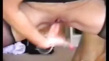 MILF שרה ג'יי יש מתלה נהדר מזיין כמו אלוף