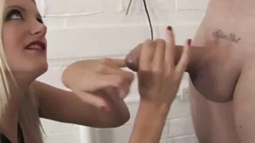 בראז'רים טיפאני משפריץ אורחים במסיבת פוטלוק