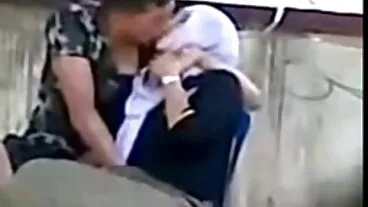 Busty Alison Gets Fuck מול בעל הלוזר