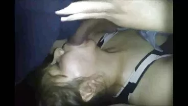 נערת רולר רזה לוקחת זין גדול בתחת