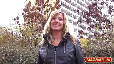 MYLF: זוועה אוכלת את הכוס של MILF לוהט, מיה לני, ברוקלין גריי בפורנו-HD