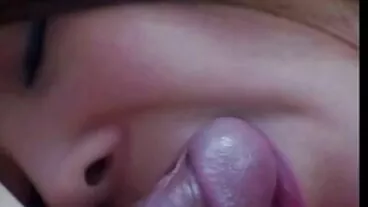 בלונדינית בתלבושת רזה Deepthroated