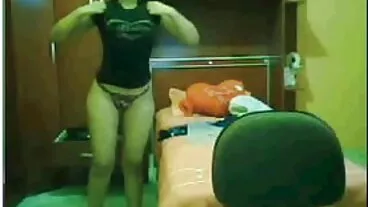 NAUGHTY AMERICA Big Tit Blonde MILF Titfuck של בלייק