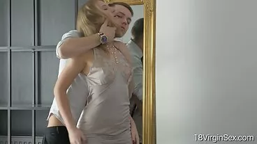 ברטי סטפסיס נכנס לרוח חג המולד בסצנה מלאה!