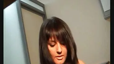 הבלונדינית ג'יזל פאלמר מזדיינת את הציצים הענקיים שלה
