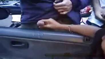 הדיק של ווייטי ננעל בזמן שזיין על ידי BBCs