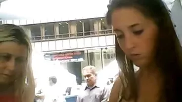 לנה רואדס נותנת בשמחה את ישבנה לזין השחור הגדול הזה