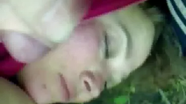 האחות החורגת סבינה ג'ינג'ית ערמומית מרמה את נעמי לסקס