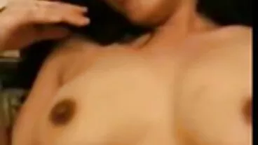 ThighBrush גורם ללוסר להיות שלישייה מיידית!