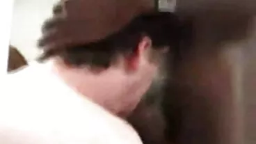 Deepthroat Queen Milena Devi מציגה את כישורי הכספומט