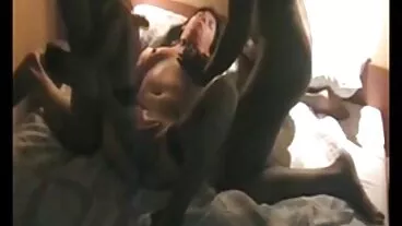לנה היפה יוזמת סקס תחת הפתעה!