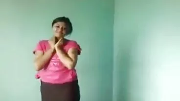 העשרה ריילי מיי מתנדנדת באודישן הפורנו הראשון שלה