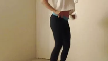 מותק לוהט מעשן שזיין בחוץ על ידי זין עבה