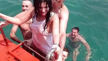 בראז'רים: הפיג'מה של ג'ניפר מנדז מיועדת לקריעה בפורנו-HD