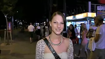 GirlCum: אורגזמות אינטנסיביות רבות עבור הכוס הצמודה סופיה זועפת בפורנו HD