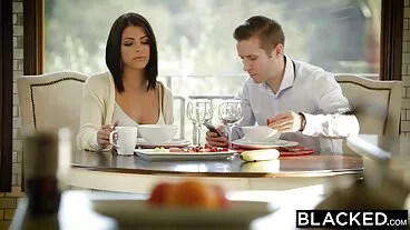 ריקי ספאניש מרגיע את אמא של חבר עם הפין!