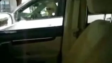 ביץ' ביוטי רוכב על בוב גדול