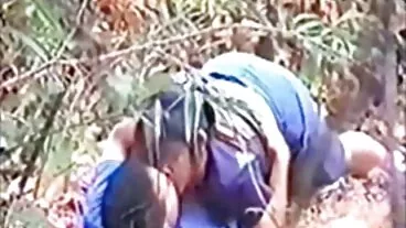 Black-friday Brawl הופך ל-FFM Threesome לוהט