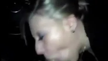משחקי אנאלי מחממים את היופי הרוסיות ברגע