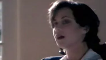 זונה ערמומית בקולג' גונבת את ג'רום מאחות חברה